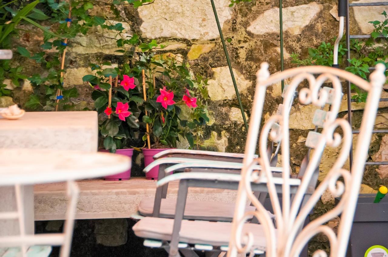 Wishing Well Garden Apartment